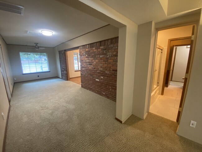 Foto del edificio - 1525 Cherry Stone St