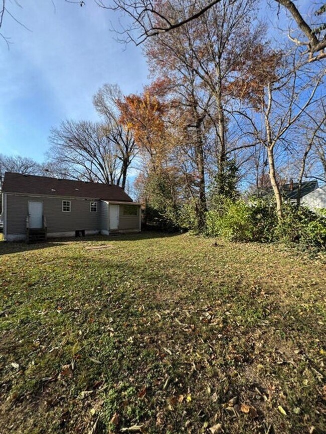 Foto del edificio - Great 1 bed 1 bath duplex in North Springfield. Remodeled