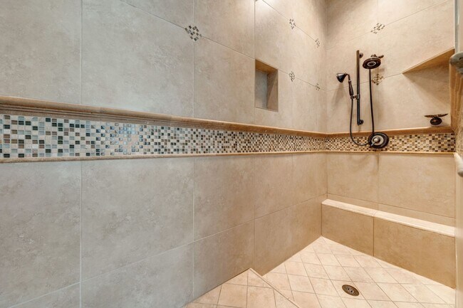 Foto del edificio - Luxury 4-Bedroom Home in El Dorado Hills E...