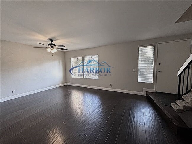 Foto del edificio - Spacious 2-Bedroom Townhouse in the Heart ...