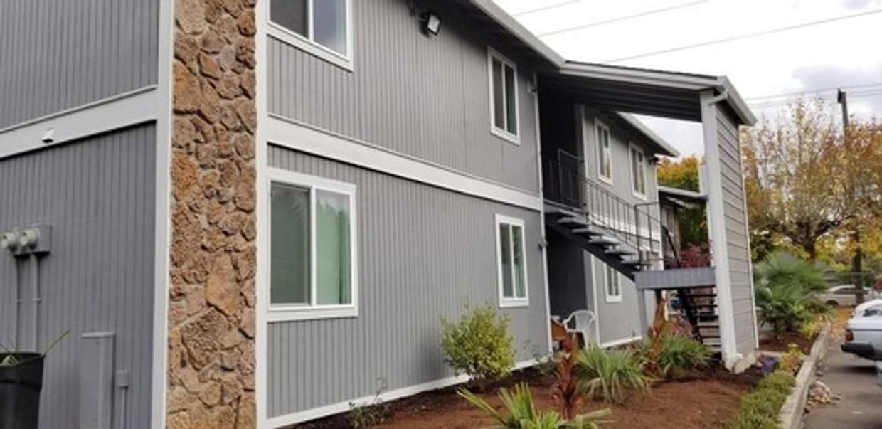 3 bedroom/1 bath in SE! - 3 bedroom/1 bath in SE!