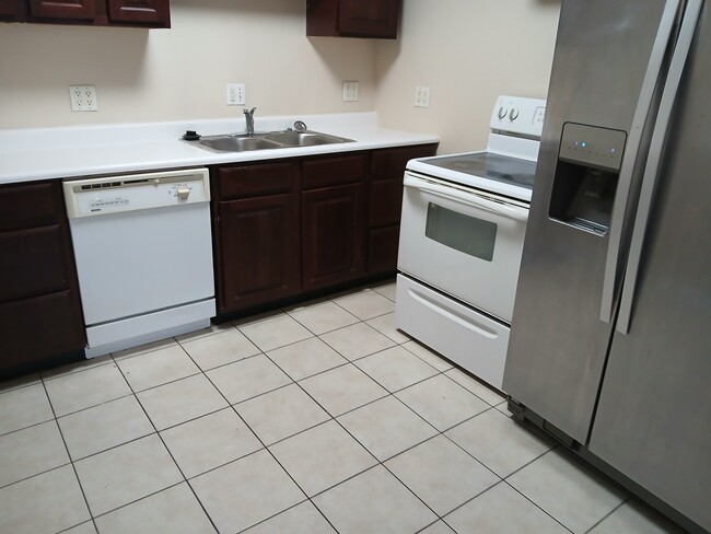 Foto del edificio - 606 W College St