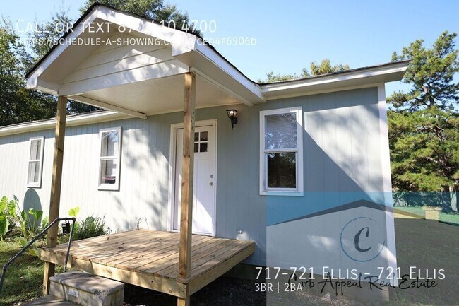 Building Photo - Newly renovated 3 bed, 1 bath apartment in...