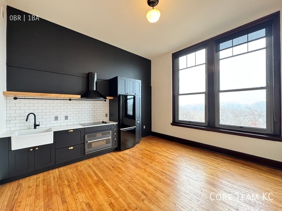 Primary Photo - 315 E 39th St