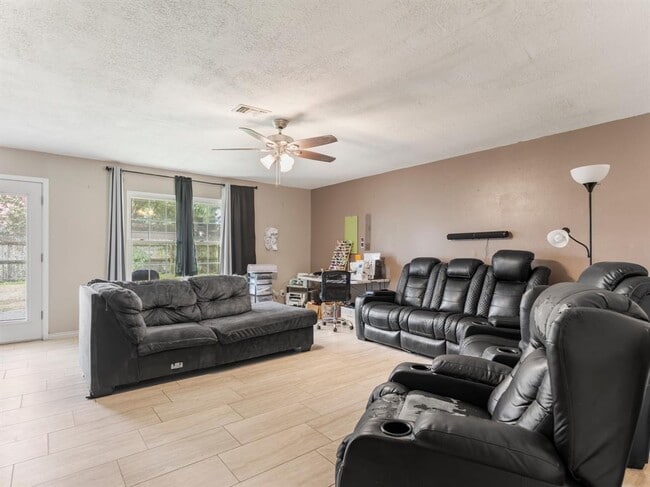 Building Photo - 2208 Gontier Dr