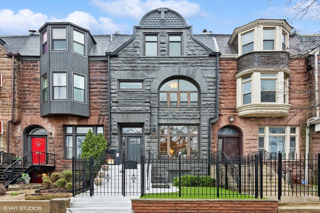 Foto principal - 3655 S King Dr