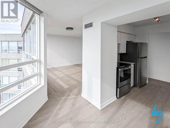 Building Photo - 50 Kingsbridge Garden Cir