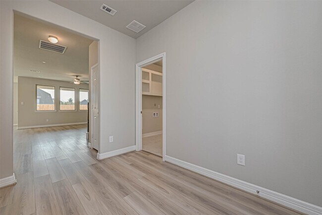 Building Photo - 3433 Acacia Grv Ln
