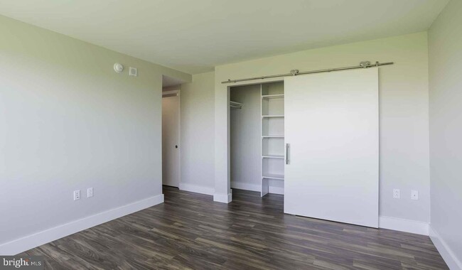 Foto del edificio - 2200 Benjamin Franklin PKWY Unit 0B-S1202