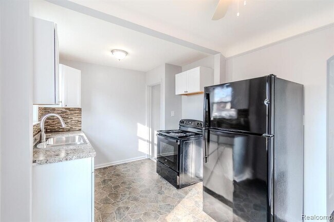 Foto del edificio - 8126 Standard St