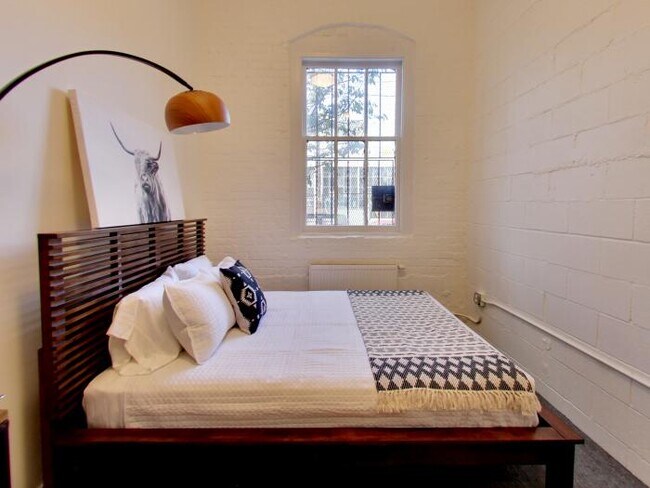 Building Photo - bedroom in San Francisco CA 94103