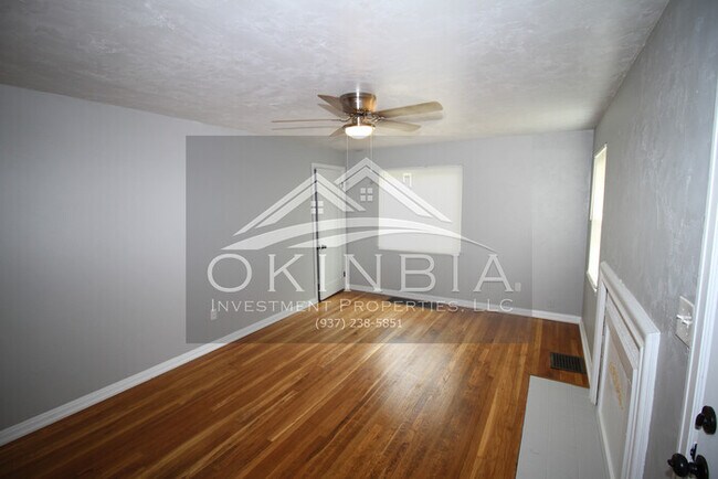 Building Photo - 3 Bedroom 1 bath Cape cod style home with ...