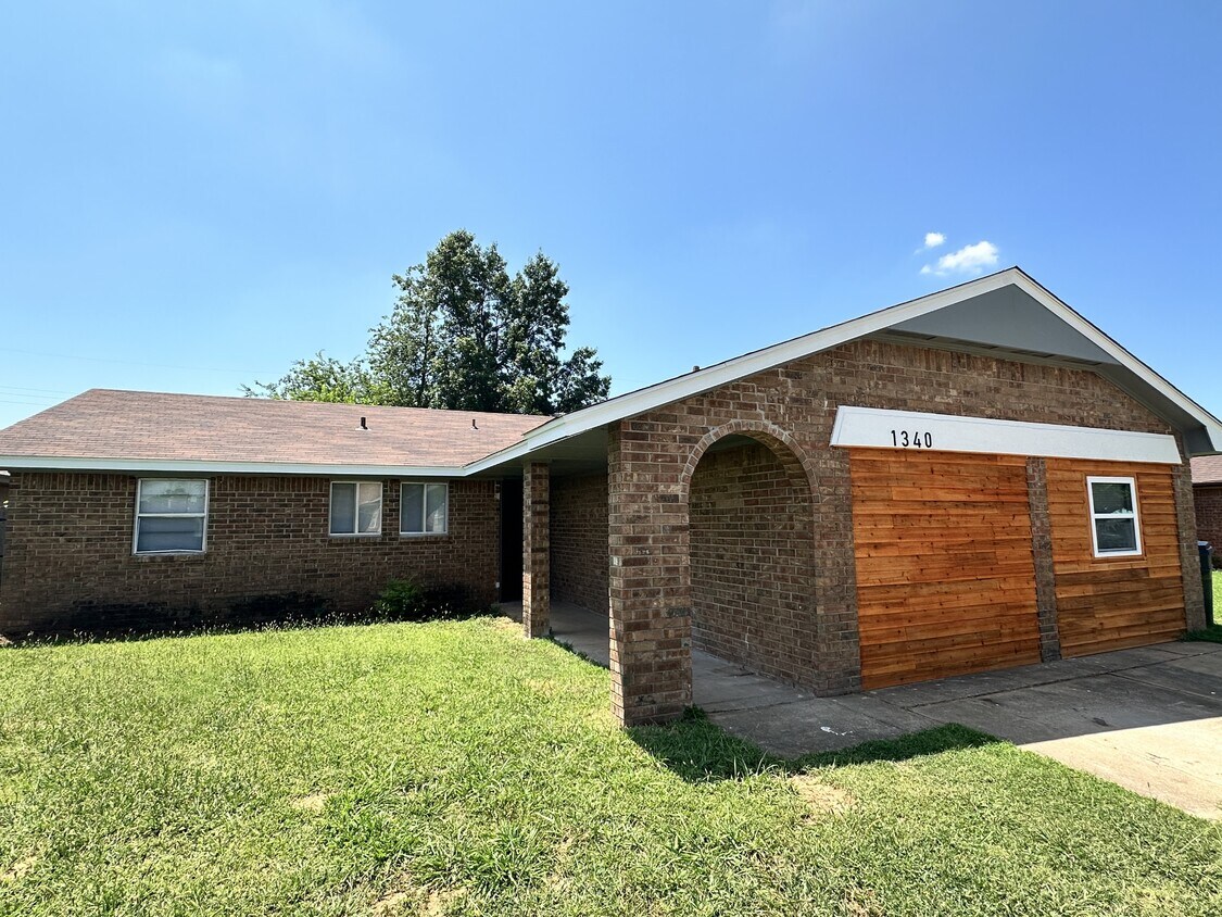 Primary Photo - 1340 NW 106th St