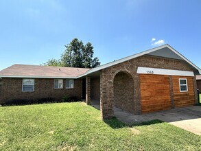 Building Photo - 1340 NW 106th St