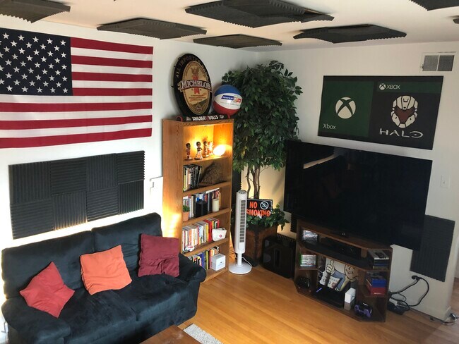 Foto del edificio - 616 W Oakdale Ave