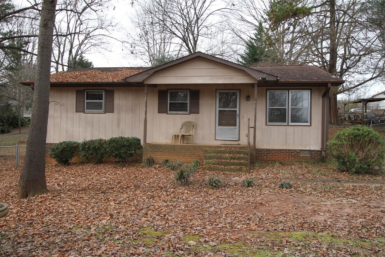 211 Knighton Dr, Wellford, SC 29385 House Rental in Wellford, SC