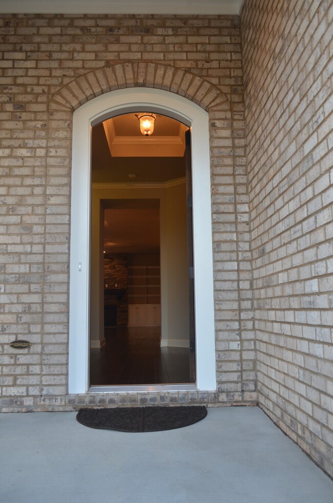 Building Photo - 4932 Providence Country Club Dr