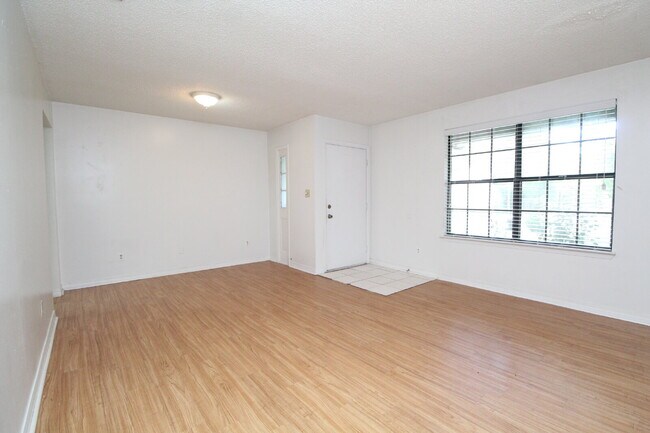 Foto del edificio - 2BD/1BA Duplex in NE Pensacola – Fenced Ya...