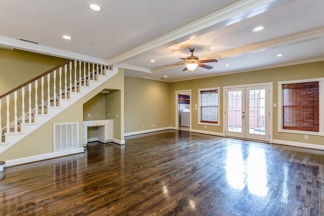 Building Photo - 940 Wycliffe Dr