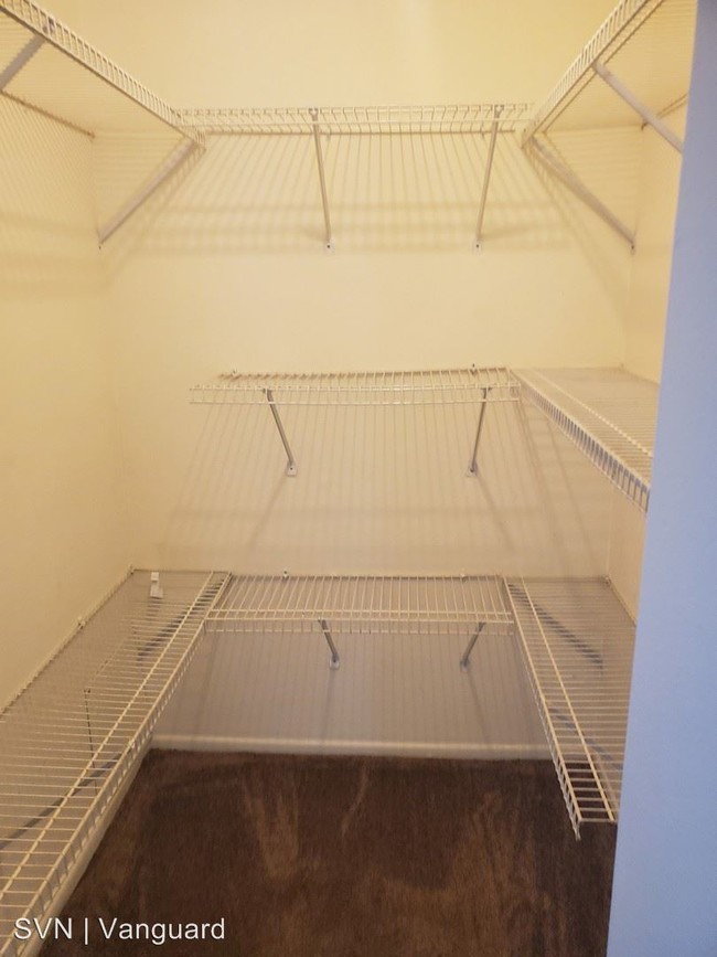 Foto del edificio - 121 Greentree Ln