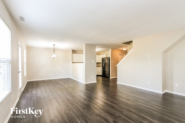 Foto del edificio - 7939 Puckett Ln