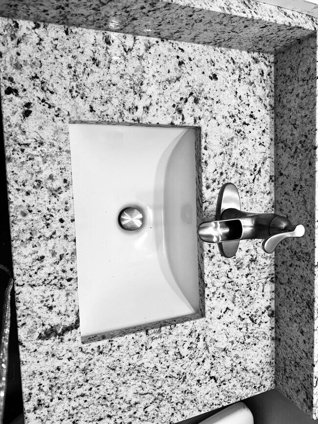 Foto del edificio - 3340 Pinewood Ave