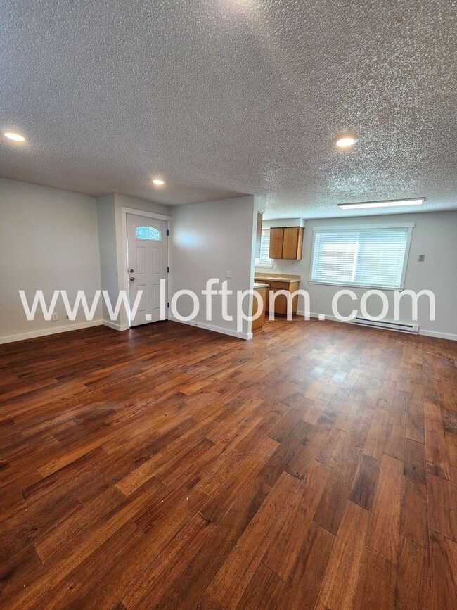 Foto del edificio - 3-Bedroom corner apartment