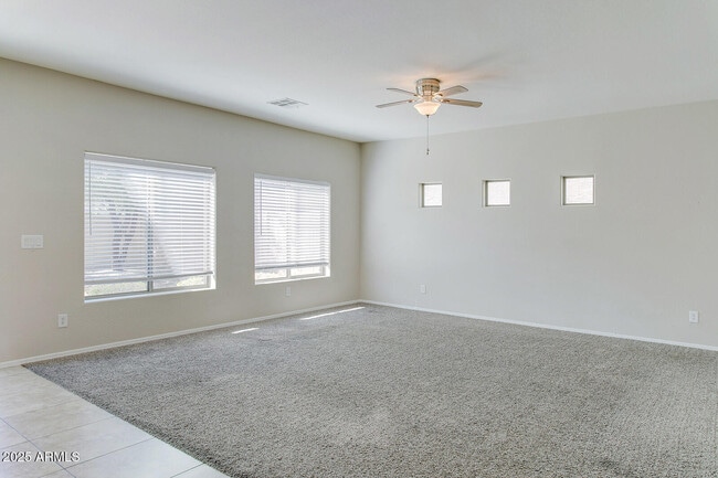 Foto del edificio - 2343 W Tallgrass Trail