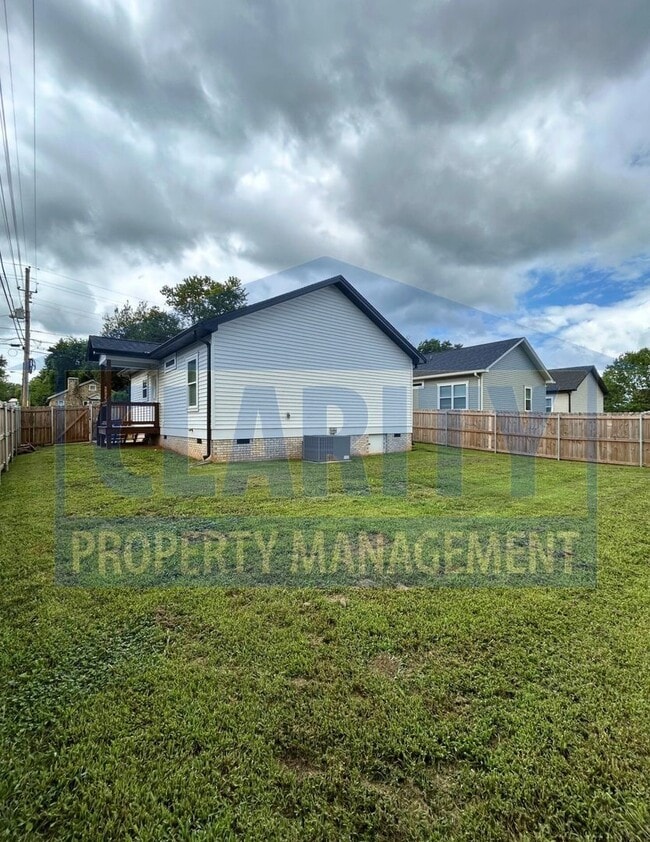 Building Photo - 1513 Huff Ave SW