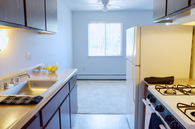 Tuscan Shores Apartments Apartments - 30711 Quinkert St Roseville, MI