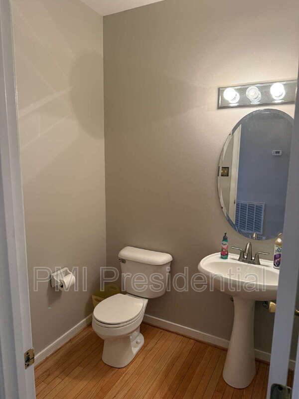 Foto del edificio - 8008 Moss Gate Ct