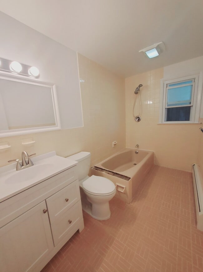 Building Photo - 36 Burwood Ave