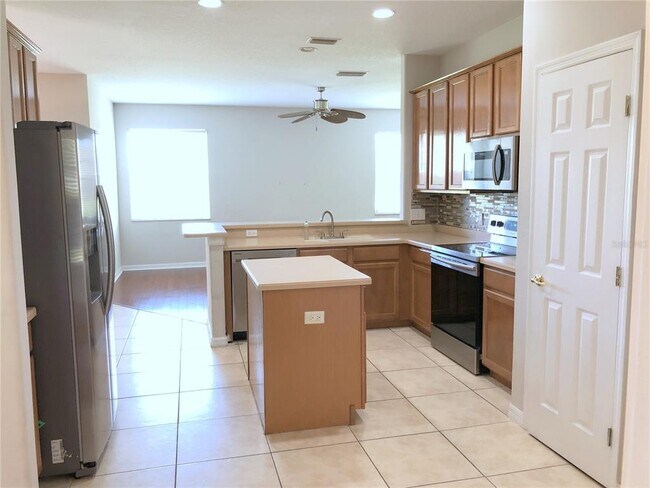 Building Photo - 8826 Royal Enclave Blvd
