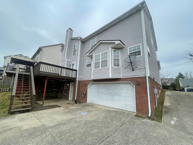 Building Photo - 716 Pinnacle Ct