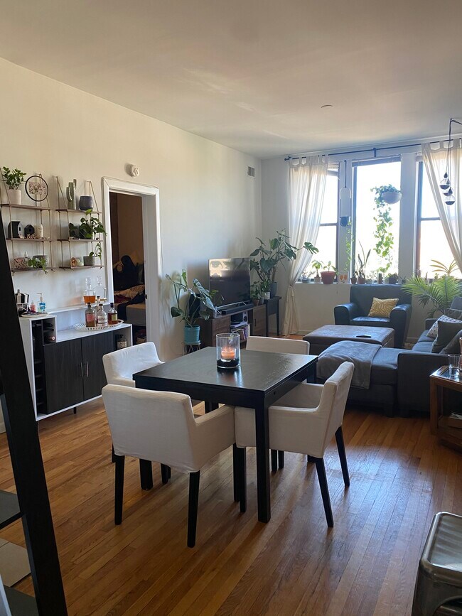 Foto del edificio - 3454 N Southport Ave