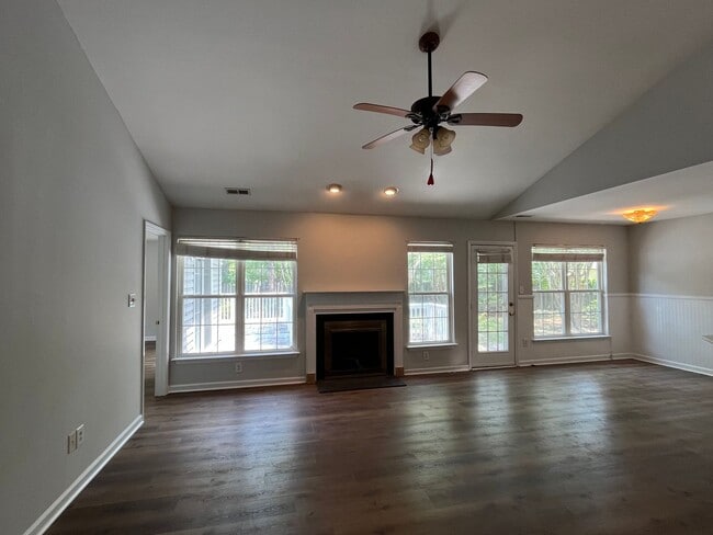Building Photo - Discover this well-maintained 3-bedroom, 2-bath home in Wilmington, NC