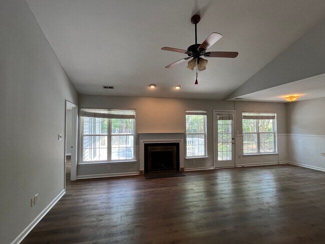Foto del edificio - Discover this well-maintained 3-bedroom, 2-bath home in Wilmington, NC