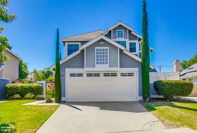 Building Photo - Stunning 4Bdm 2.5Ba Home Located in the Hi...