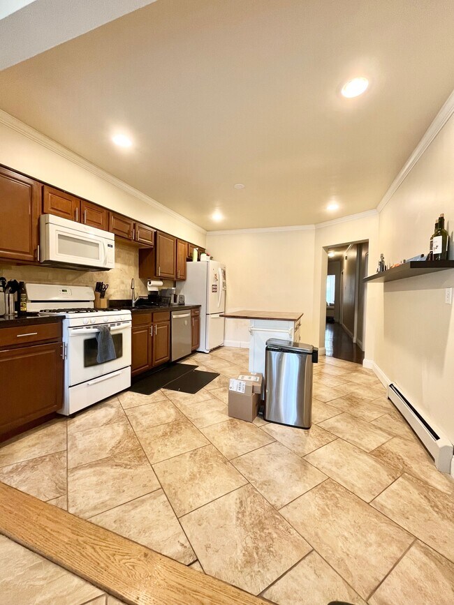 Foto del edificio - 716 E 6th St