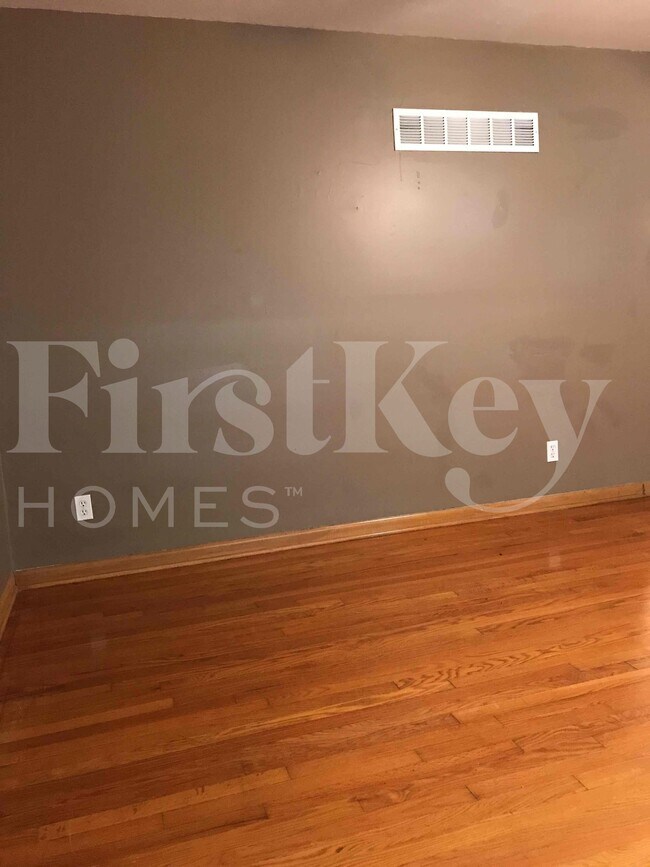 Foto del edificio - 8316 Stark Ave