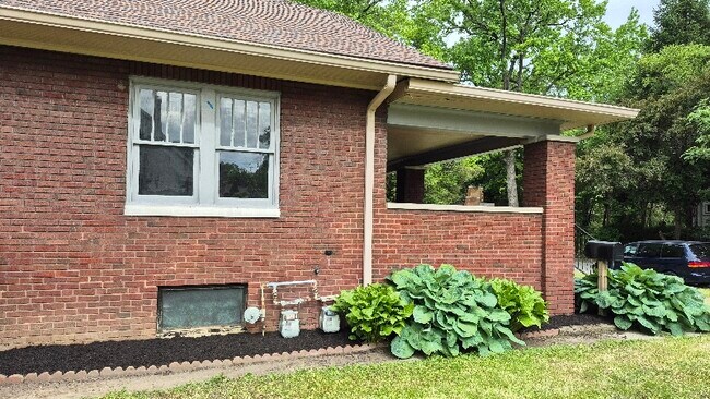 Building Photo - 5309 Hill St