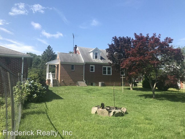 Building Photo - 4 br, 2 bath House - 803 Long Bar Harbor Rd.