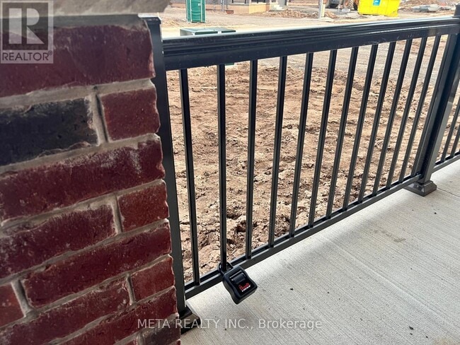 Building Photo - 1013 Kraft Rd N