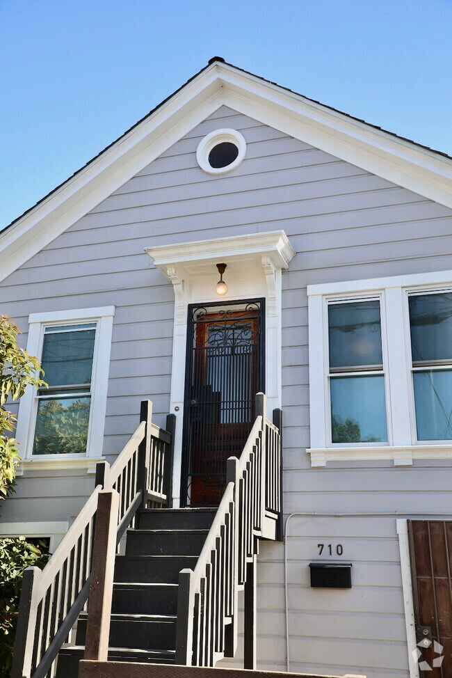 The Bay View Homestead Apartments for Rent with Washer & Dryer Oakland, CA 1 Rentals