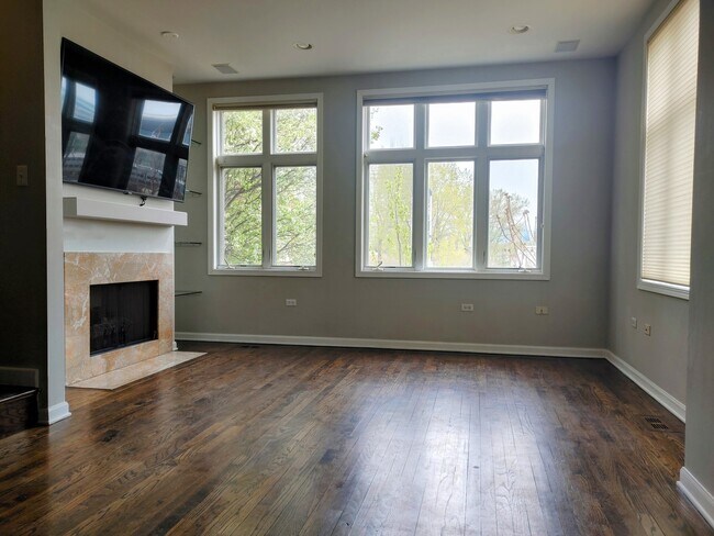 Foto del edificio - 331 E 17th St