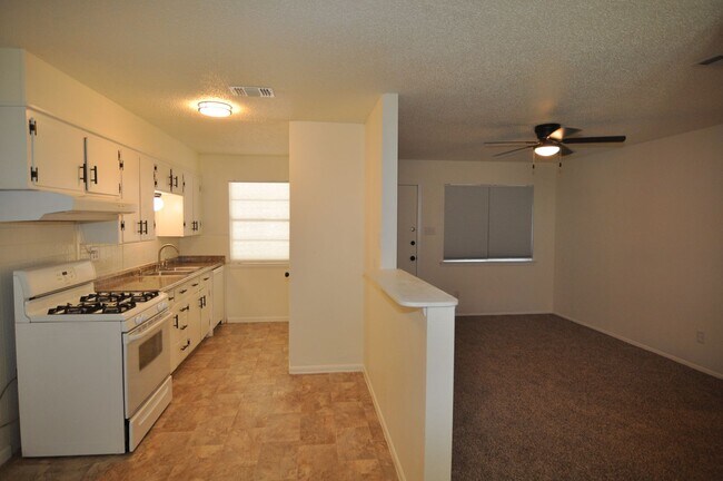Building Photo - 6304 Dream Ln