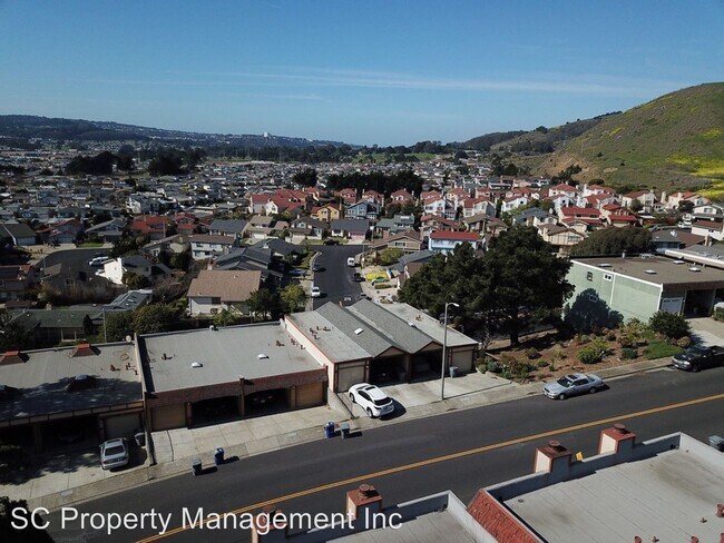 Building Photo - 826 Stonegate Dr