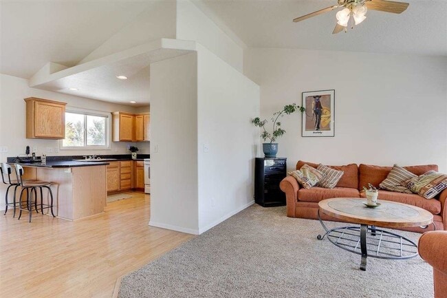 Building Photo - Great Home in Astoria Park!