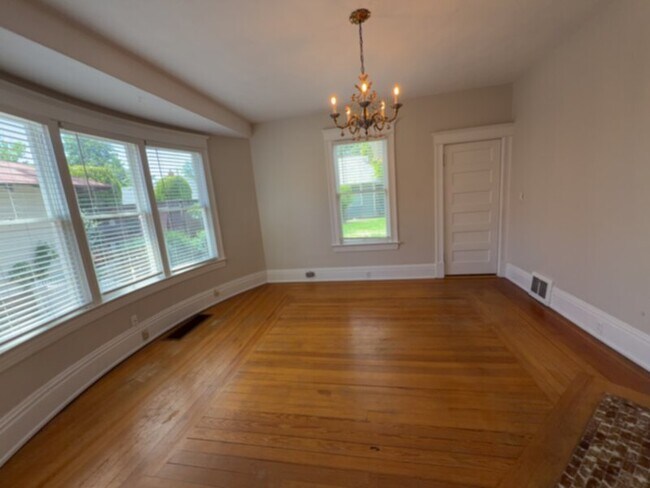 Building Photo - Beautiful and stately Victorian house in the awesome Old North End.
