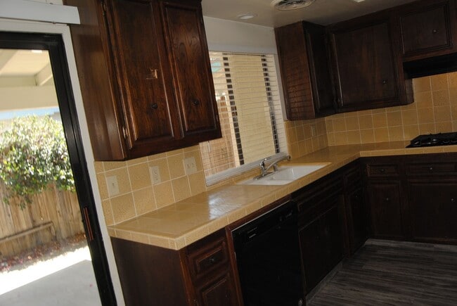Building Photo - 7605 Quailwood Dr